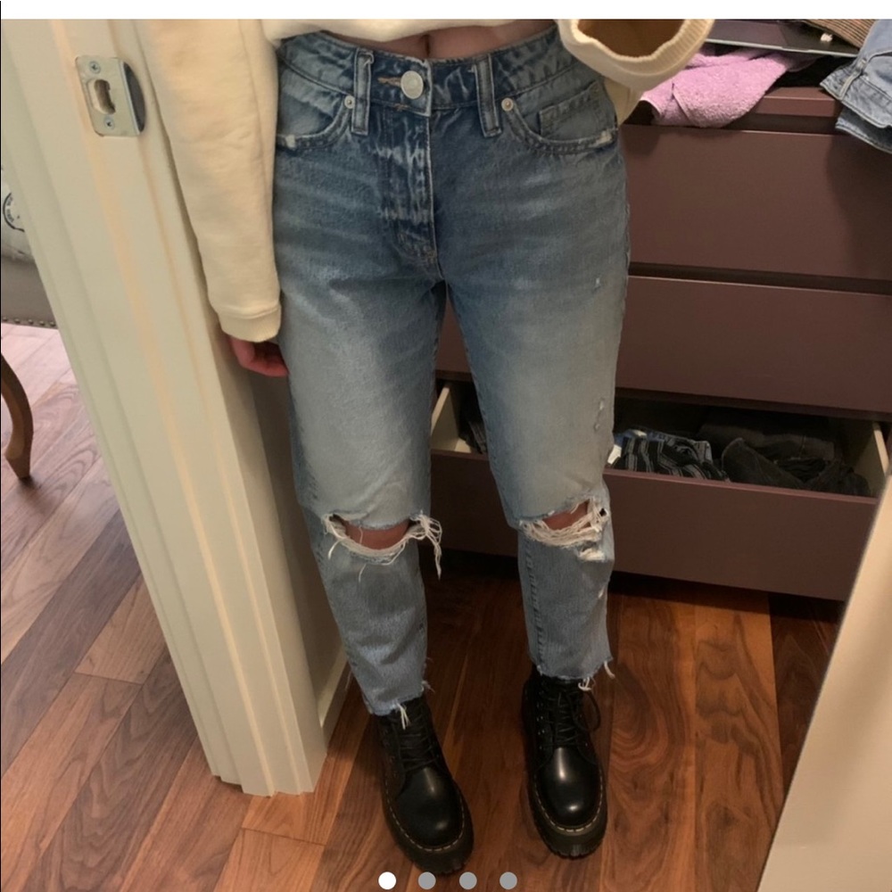 Garage Straight leg Mom Jeans Ripped